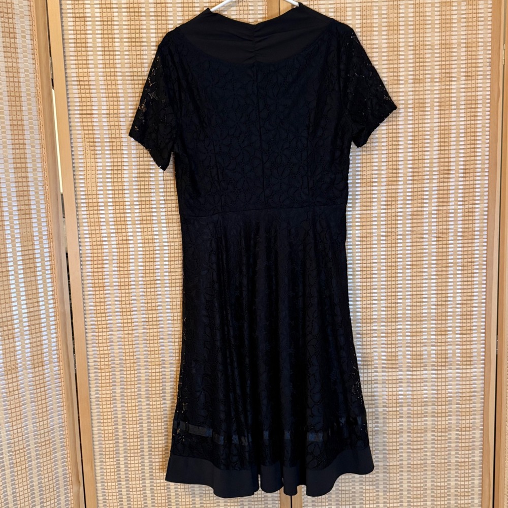 Muxinni Black Floral Lace Fit and Flare Dress XXL Short Sleeve V-Neck Formal - Picture 3 of 9